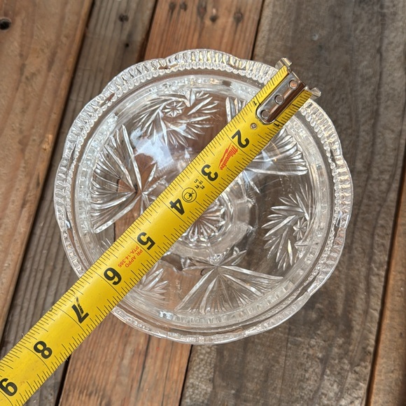 Vintage Lead Crystal Pedestal bowl with scalloped edges - Picture 4 of 5